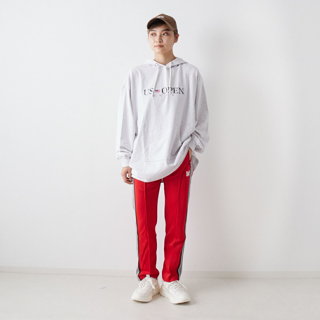 Needles [ニードルズ] 別注 ナロートラックパンツ [LQ447-JF] RED &&モデル身長：160cm 着用サイズ：2&&