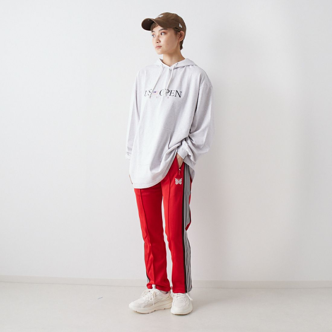 Needles [ニードルズ] 別注 ナロートラックパンツ [LQ447-JF] RED &&モデル身長：160cm 着用サイズ：2&&