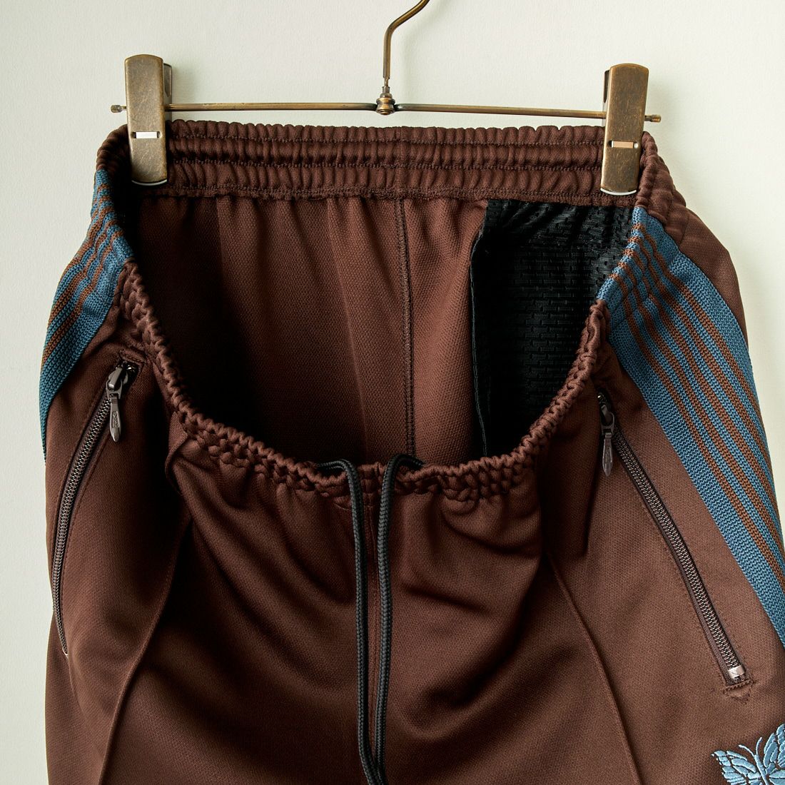 Needles [ニードルズ] 別注 ナロートラックパンツ [LQ447-JF] BROWN