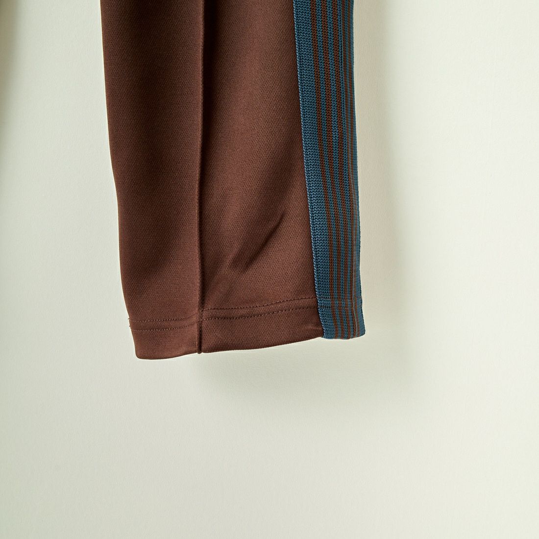 Needles [ニードルズ] 別注 ナロートラックパンツ [LQ447-JF] BROWN