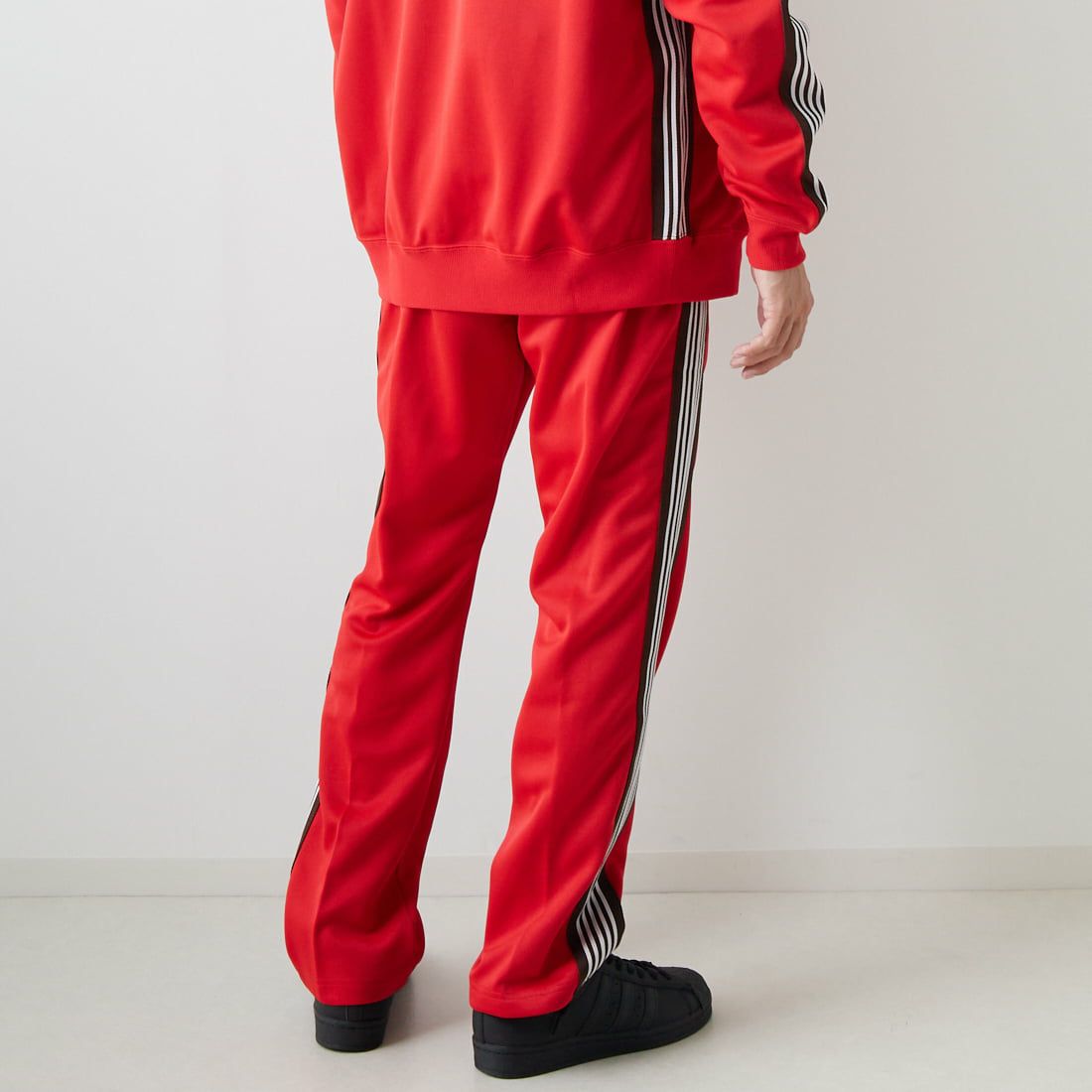 Needles [ニードルズ] 別注 ナロートラックパンツ [LQ447-JF] RED &&モデル身長：168cm 着用サイズ：M&&