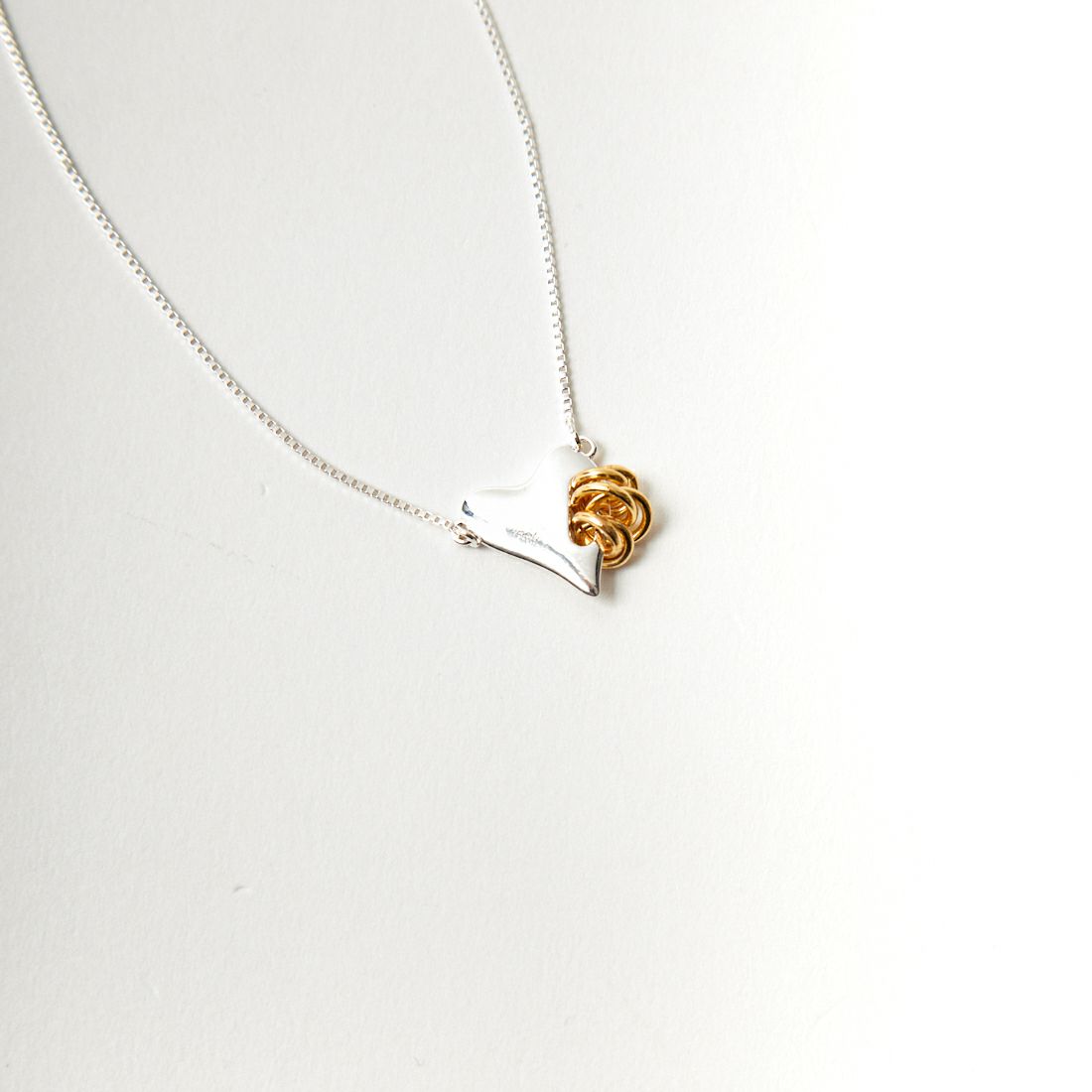 LAPUIS [ラピュイ] Coil Heartネックレス [233-220121] ﾏﾙﾁ