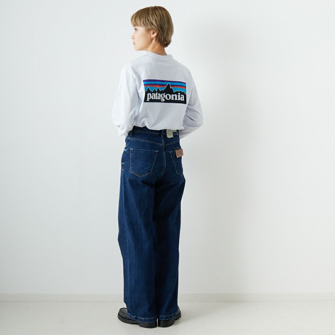 patagonia [パタゴニア] メンズ ロングスリーブ P-6ロゴ レスポンシビリティーTシャツ [38518] WHI &&モデル身長：160cm 着用サイズ：XS&&