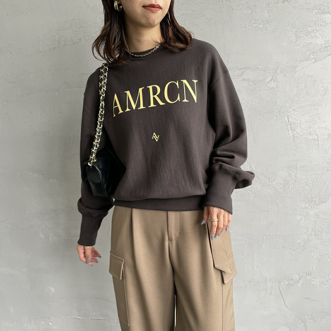 Americana × JEANS FACTORY [アメリカーナ × ジーンズファクトリー] 別注 ロゴプリント クルーネックスウェット [ASO-680-1-JF]