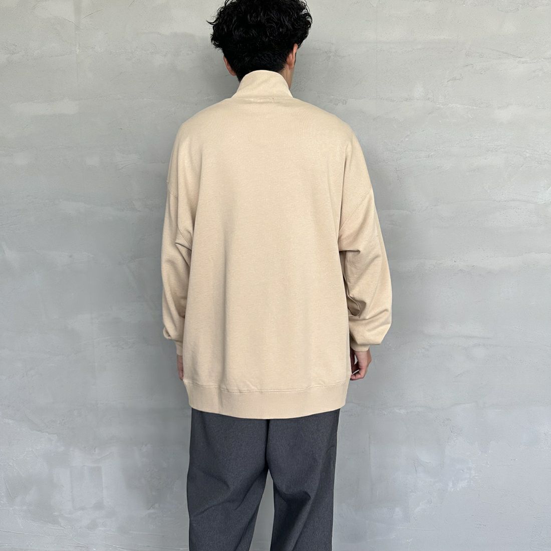 THE FOX [ザフォックス] 別注 ワンポイントロゴ ハーフジップスウェット [PN23F012-JF] SAND &&モデル身長：168cm 着用サイズ：L&&