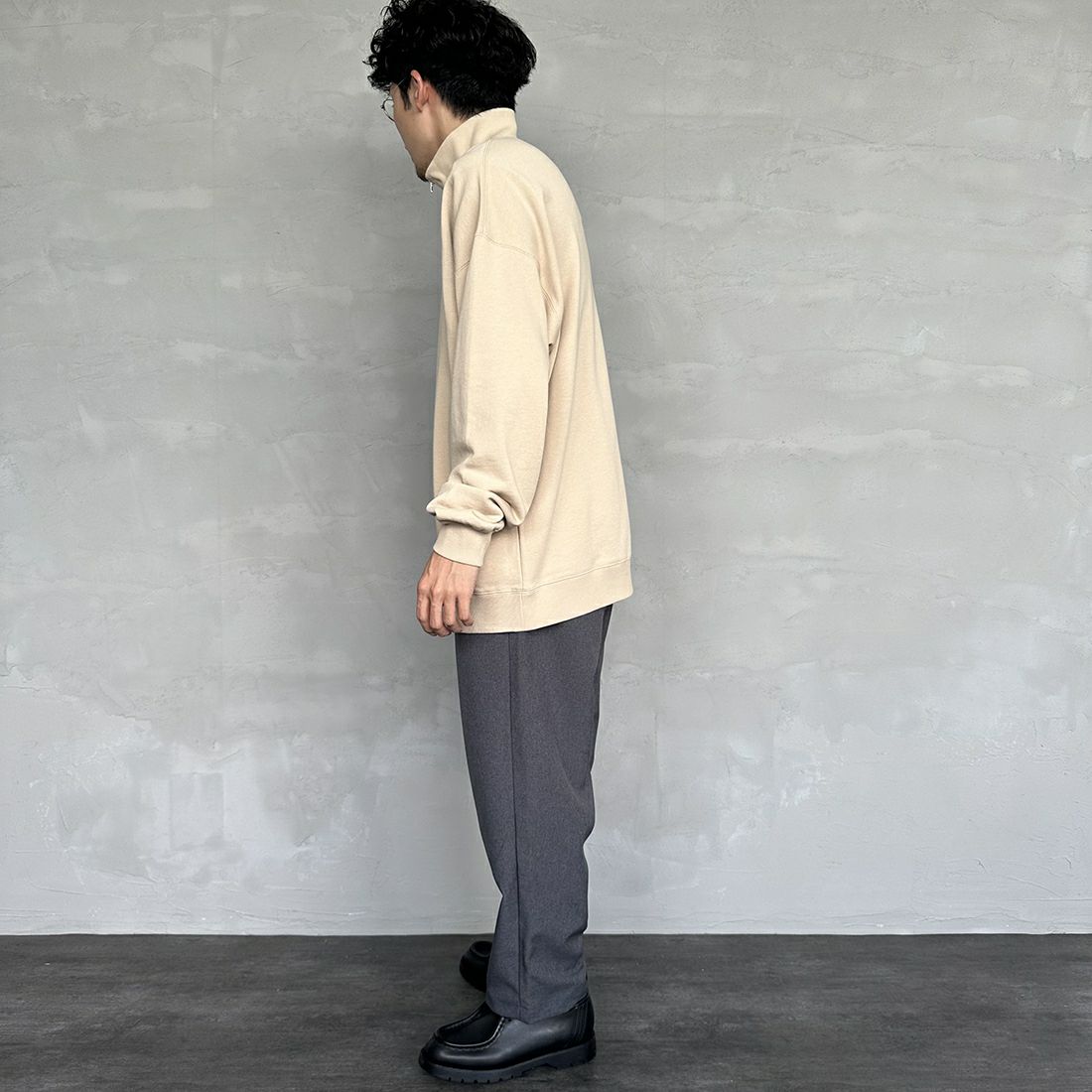 THE FOX [ザフォックス] 別注 ワンポイントロゴ ハーフジップスウェット [PN23F012-JF] SAND &&モデル身長：168cm 着用サイズ：L&&