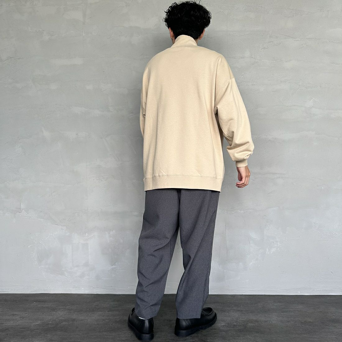 THE FOX [ザフォックス] 別注 ワンポイントロゴ ハーフジップスウェット [PN23F012-JF] SAND &&モデル身長：168cm 着用サイズ：L&&