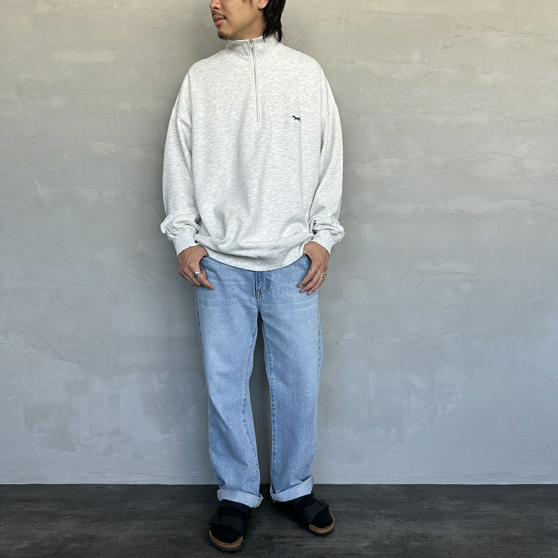 THE FOX [ザフォックス] 別注 ワンポイントロゴ ハーフジップスウェット [PN23F012-JF] ASH &&モデル身長：173cm 着用サイズ：L&&