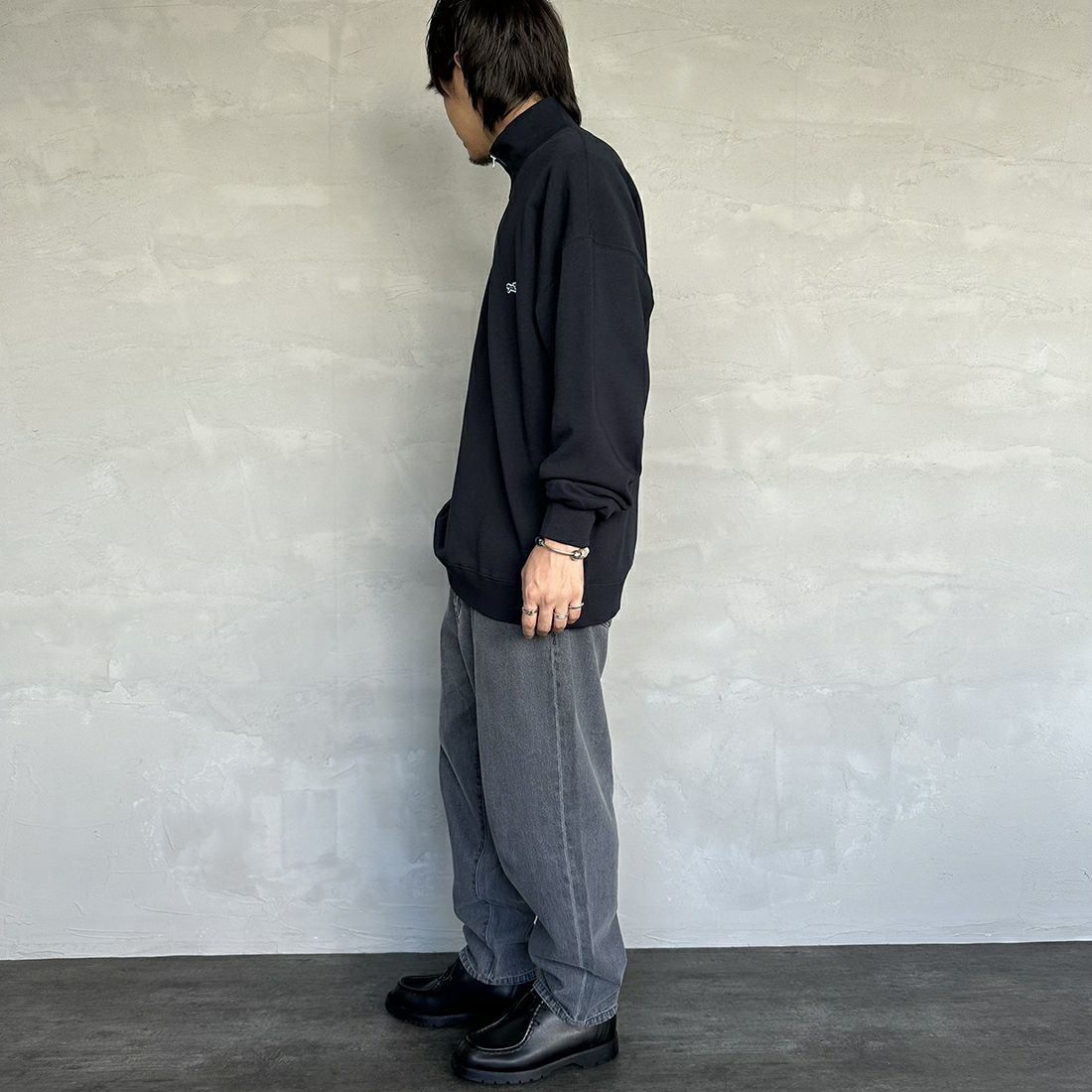 THE FOX [ザフォックス] 別注 ワンポイントロゴ ハーフジップスウェット [PN23F012-JF] BLACK &&モデル身長：173cm 着用サイズ：L&&