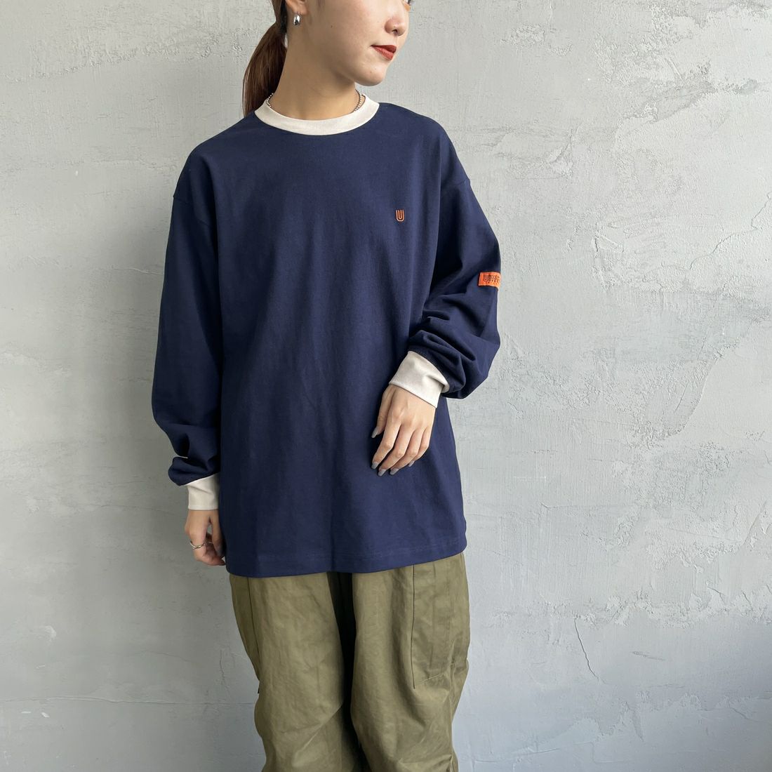 UNIVERSAL OVERALL [ユニバーサルオーバーオール] 別注 ワンポイントロゴ刺繍 ロングスリーブTシャツ [U2313215IN-JF]