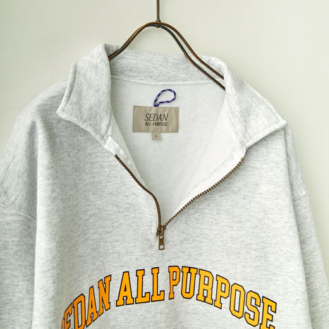 SEDAN ALL-PURPOSE [セダン オールパーパス] ARCH LOGO QUARTER ジップ