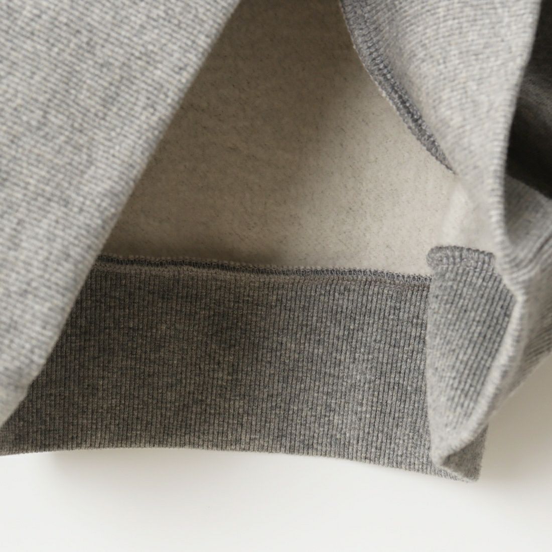 DEUS EX MACHINA [デウス エクス マキナ] SHIELDロゴ クルーネックスウェット [DMF208878] GREY MARLE