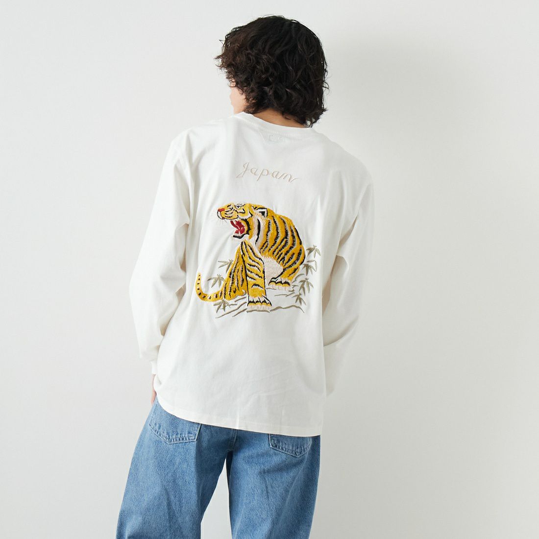 101 WHITE&&モデル身長：182cm 着用サイズ：XL&&