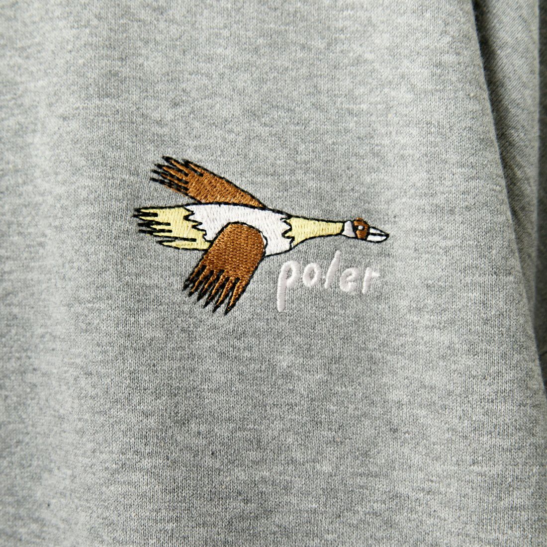 POLeR [ポーラー] GOOSEY刺繍クルーネックスウェット [233MCV0045