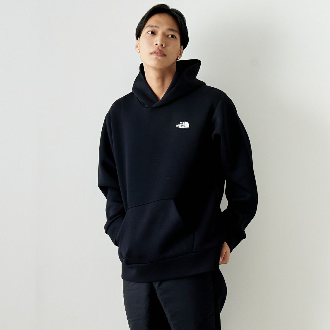 THE NORTH FACE [ザ ノースフェイス] テックエアースウェットワイドフーディ [NT62385] K ﾌﾞﾗｯｸ &&モデル身長：179cm 着用サイズ：XL&&