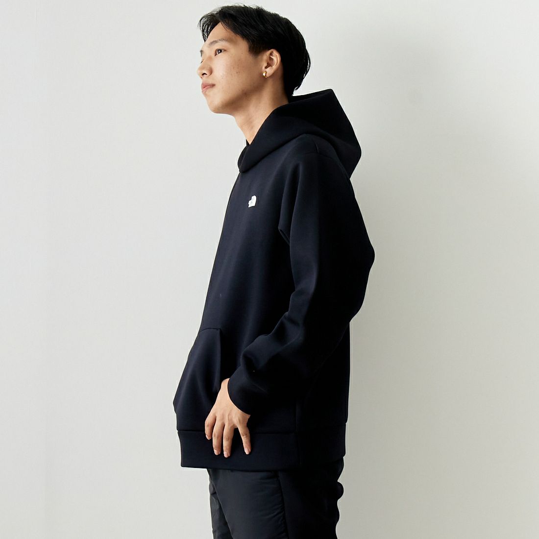THE NORTH FACE [ザ ノースフェイス] テックエアースウェットワイドフーディ [NT62385] K ﾌﾞﾗｯｸ &&モデル身長：179cm 着用サイズ：XL&&