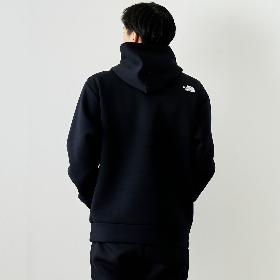 THE NORTH FACE [ザ ノースフェイス] テックエアースウェットワイドフーディ [NT62385] K ﾌﾞﾗｯｸ &&モデル身長：179cm 着用サイズ：XL&&
