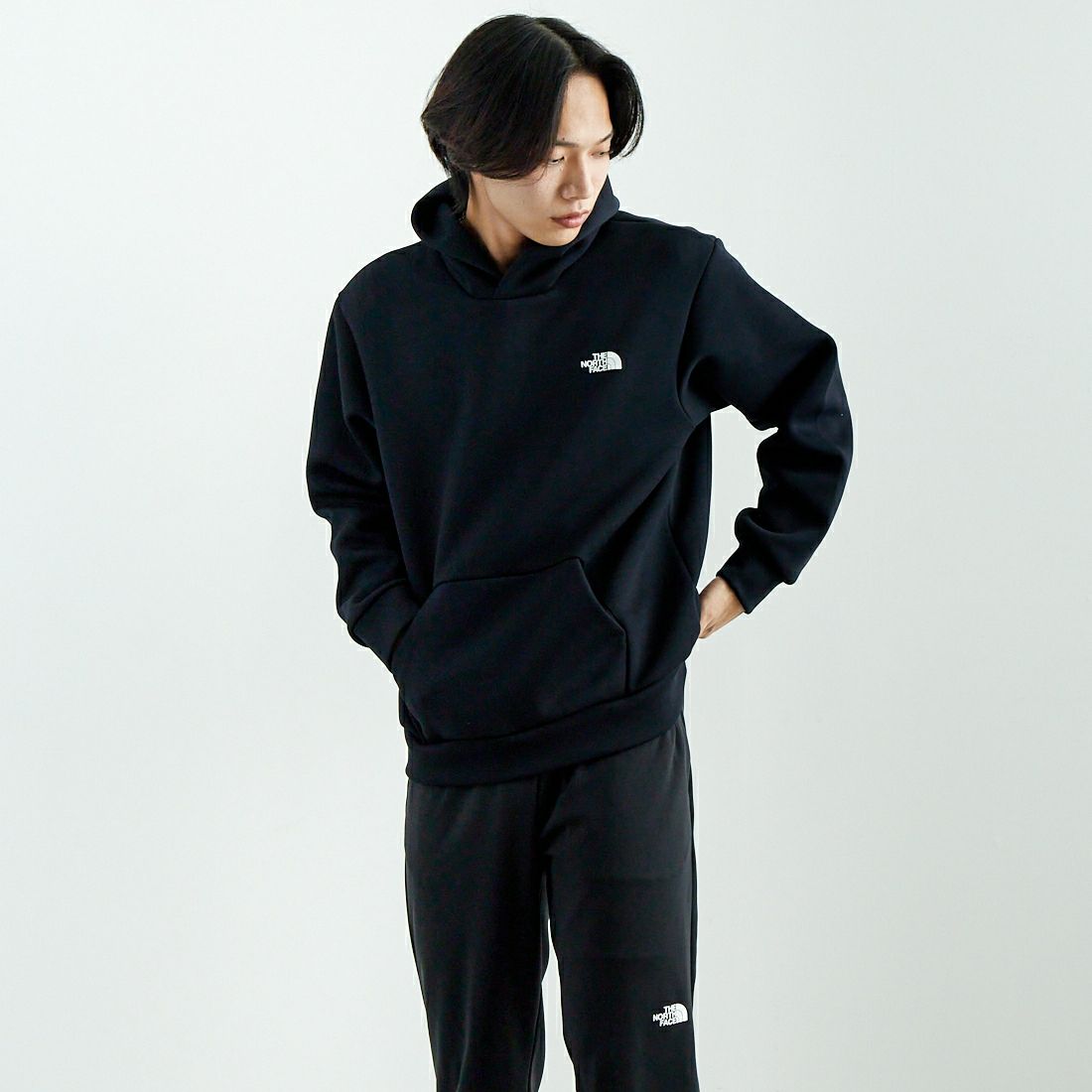 THE NORTH FACE [ザ ノースフェイス] テックエアースウェットワイドフーディ [NT62385] K ﾌﾞﾗｯｸ &&モデル身長：179cm 着用サイズ：L&&