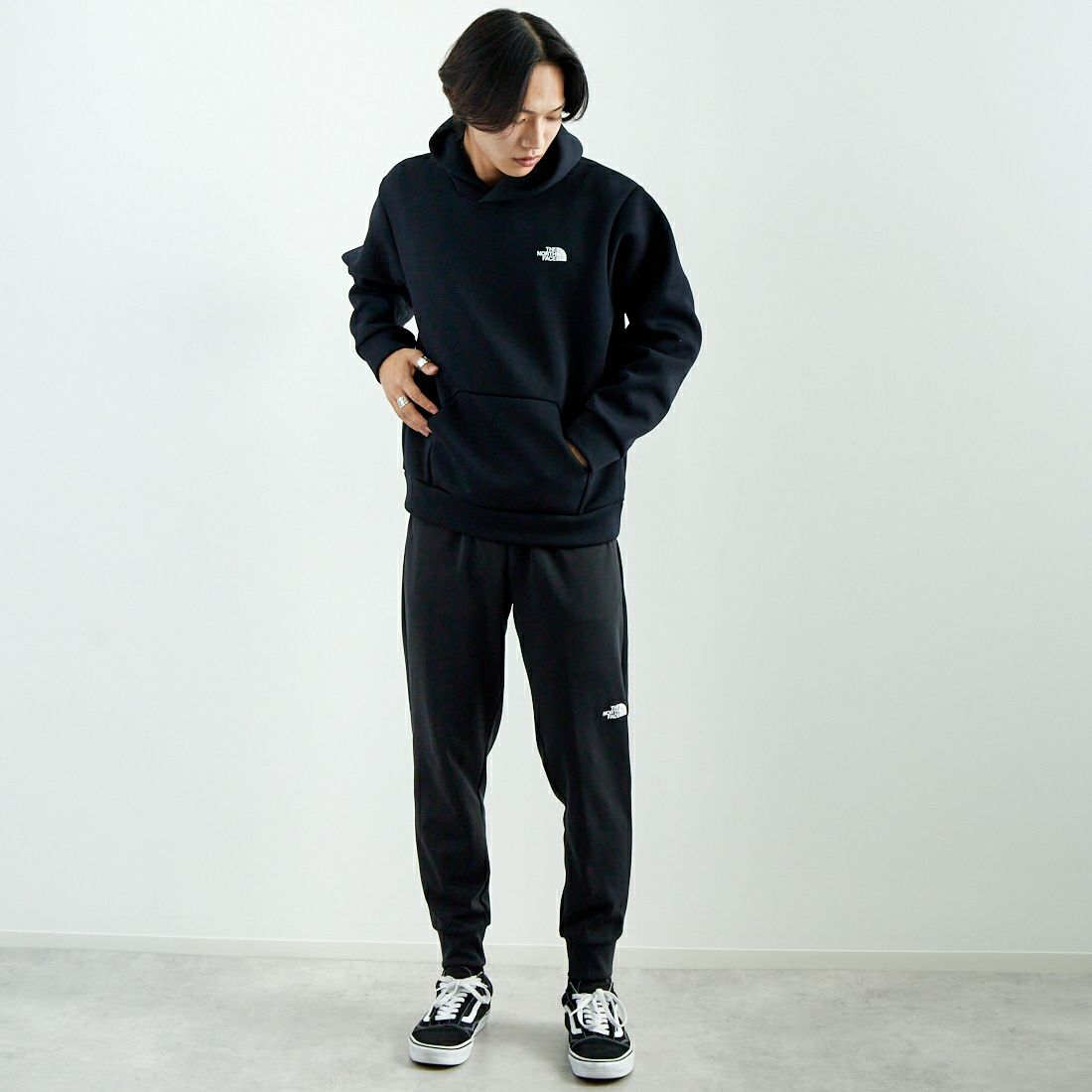 THE NORTH FACE [ザ ノースフェイス] テックエアースウェットワイドフーディ [NT62385] K ﾌﾞﾗｯｸ &&モデル身長：179cm 着用サイズ：L&&