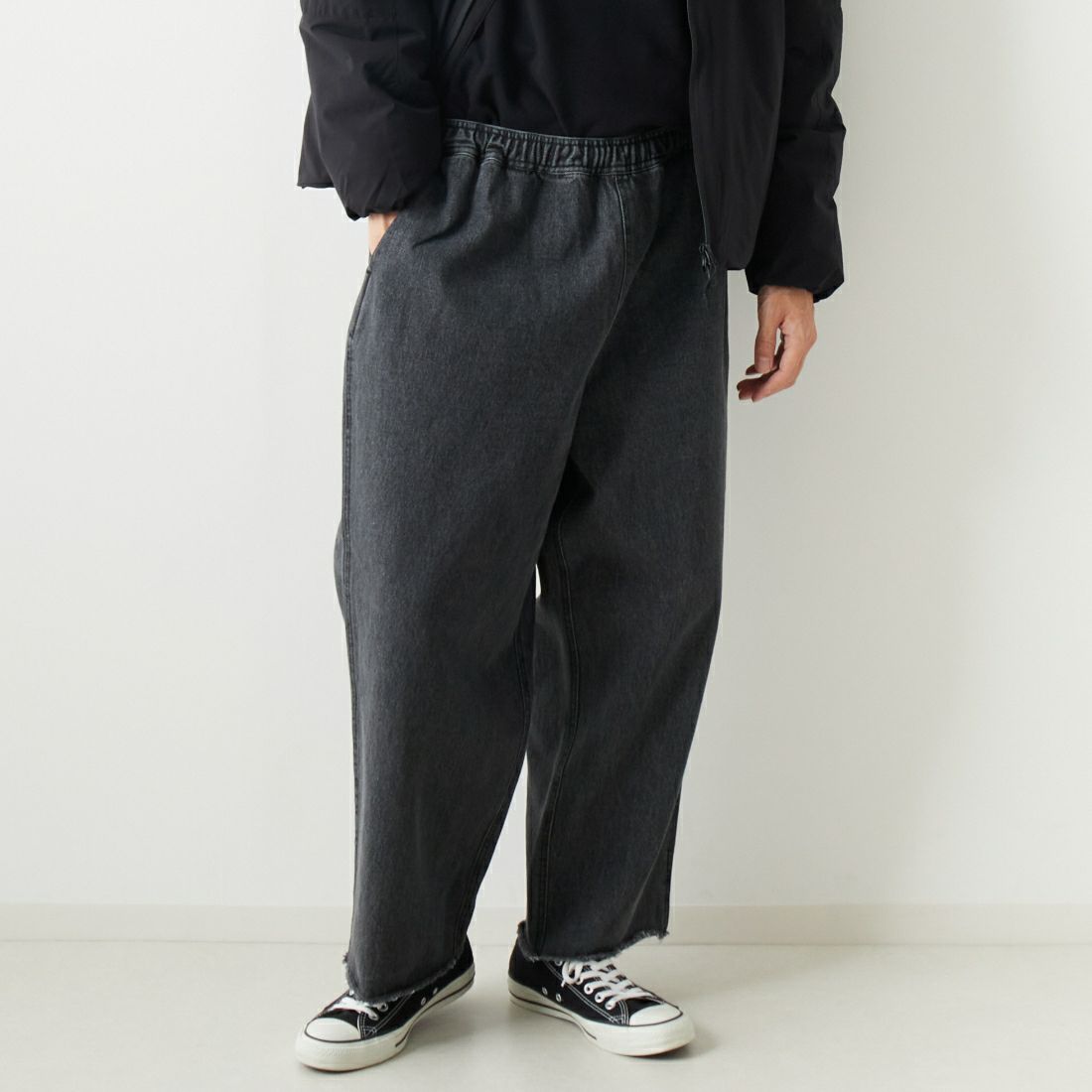 VALTA [ヴァルタ] 別注 リラックスワイドパンツ [VA23AW3037-JF] 710 BLACK &&モデル身長：182cm 着用サイズ：L&&