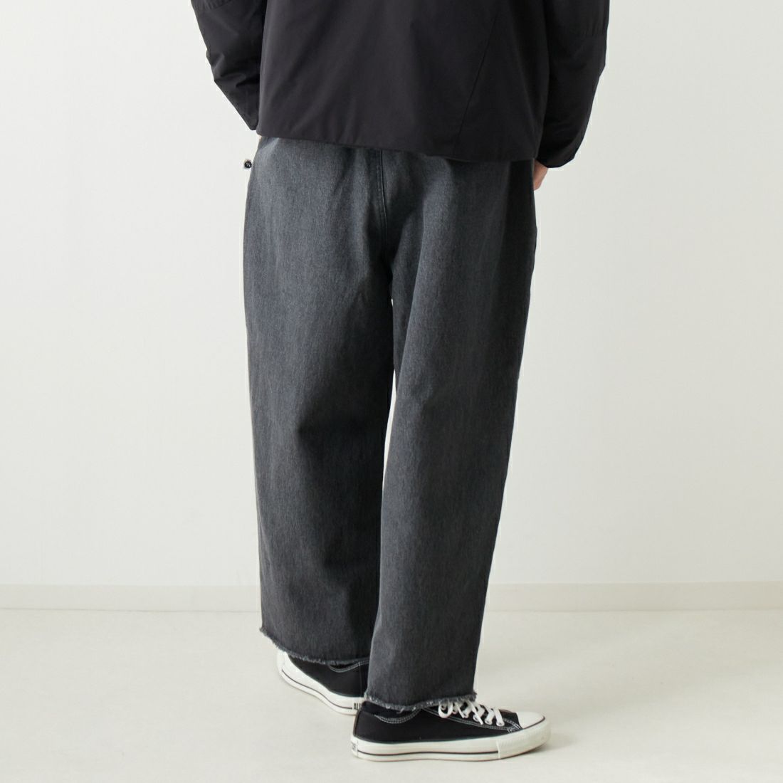 VALTA [ヴァルタ] 別注 リラックスワイドパンツ [VA23AW3037-JF] 710 BLACK &&モデル身長：182cm 着用サイズ：L&&