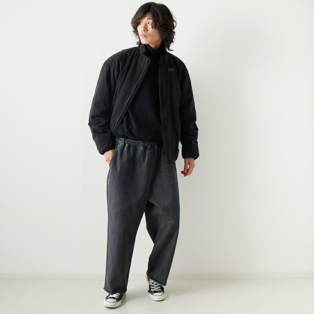 VALTA [ヴァルタ] 別注 リラックスワイドパンツ [VA23AW3037-JF] 710 BLACK &&モデル身長：182cm 着用サイズ：L&&