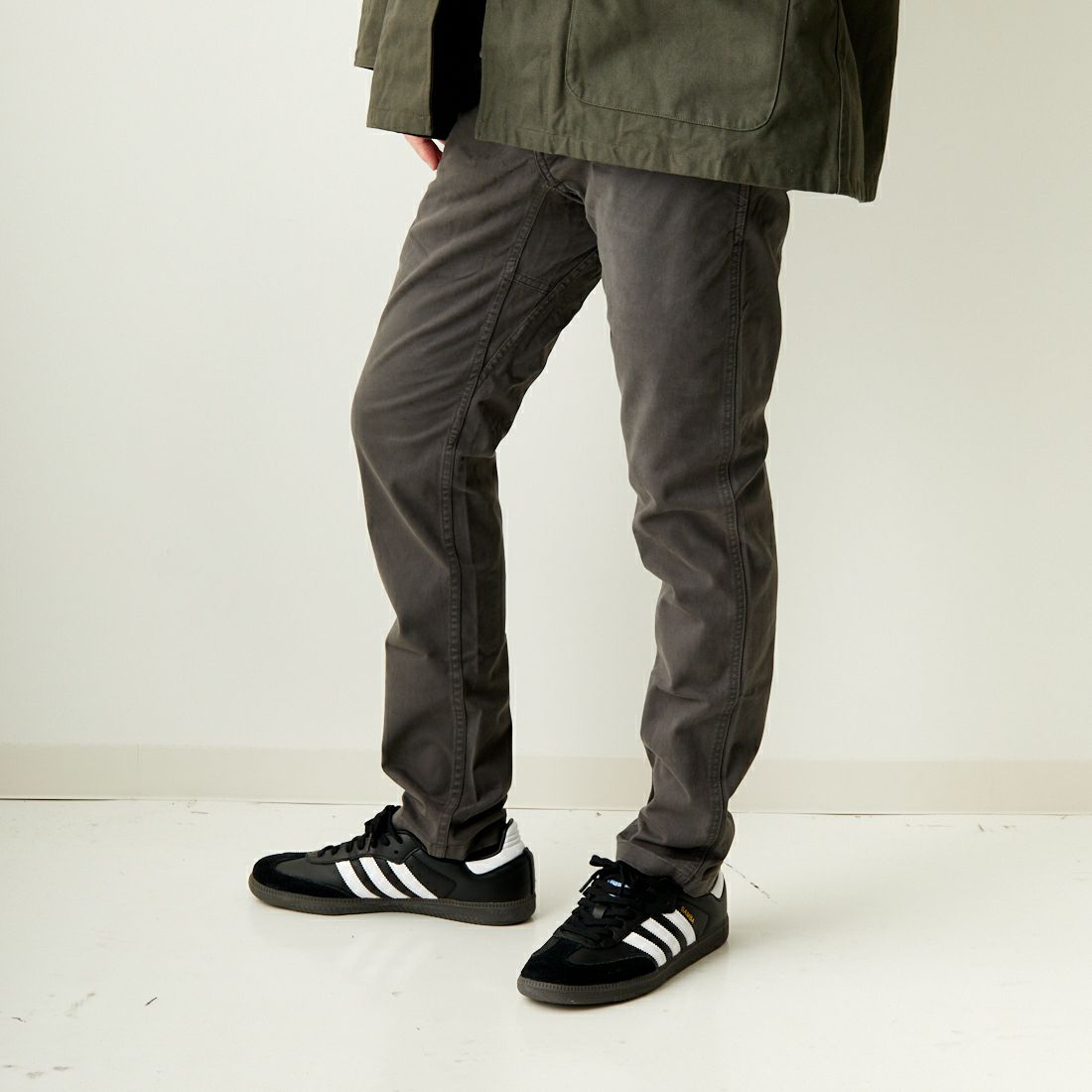 GRAMiCCi [グラミチ] NN-パンツタイトクロップド [G110-OGS] CHARCOAL &&モデル身長：173cm 着用サイズ：S&&