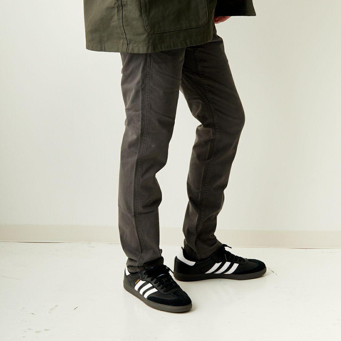 GRAMiCCi [グラミチ] NN-パンツタイトクロップド [G110-OGS] CHARCOAL &&モデル身長：173cm 着用サイズ：S&&