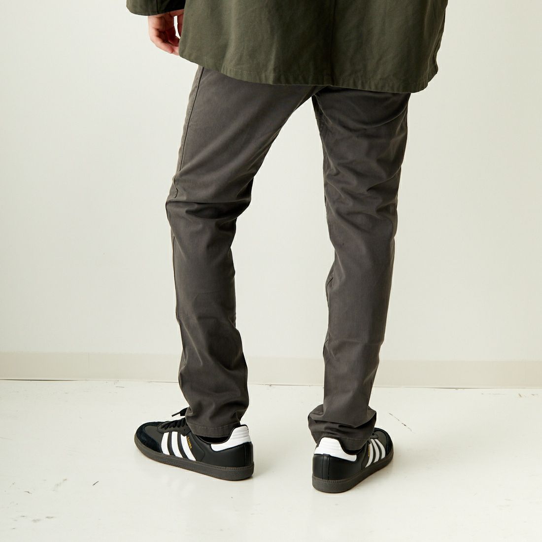 GRAMiCCi [グラミチ] NN-パンツタイトクロップド [G110-OGS] CHARCOAL &&モデル身長：173cm 着用サイズ：S&&