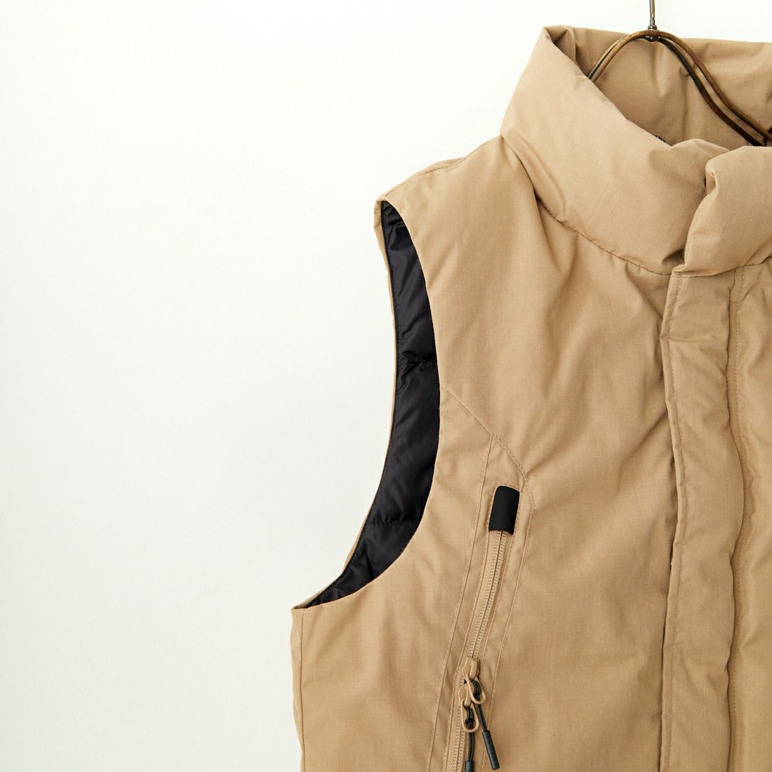 JEANSFACTORY × NANGA [ジーンズファクトリー × ナンガ] 別注 HINOCダウンベスト [JMP-234-054-JF] BEIGE