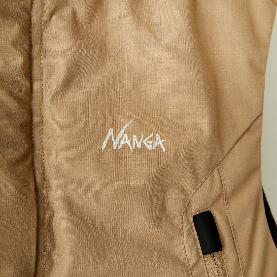 JEANSFACTORY × NANGA [ジーンズファクトリー × ナンガ] 別注 HINOCダウンベスト [JMP-234-054-JF] BEIGE