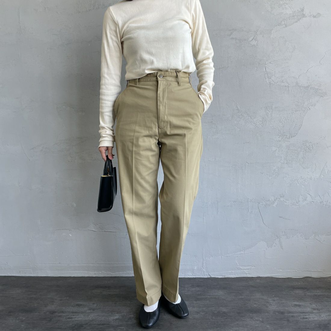 THE SHINZONE [ザ シンゾーン] ウォッシュド ハイウエストチノパン [23MMSPA07] 41 BEIGE&&モデル身長：163cm 着用サイズ：34&&