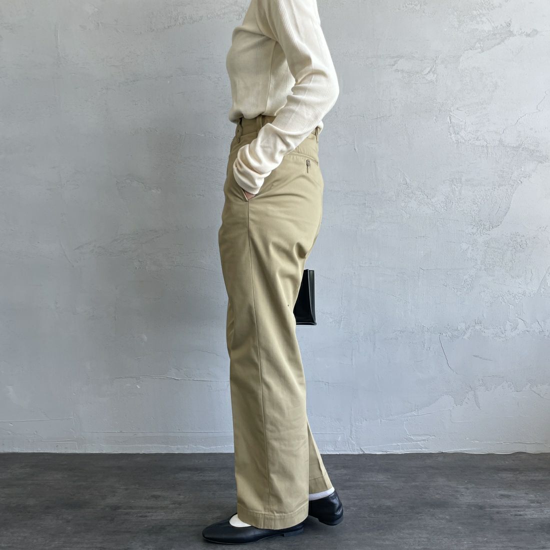 THE SHINZONE [ザ シンゾーン] ウォッシュド ハイウエストチノパン [23MMSPA07] 41 BEIGE&&モデル身長：163cm 着用サイズ：34&&