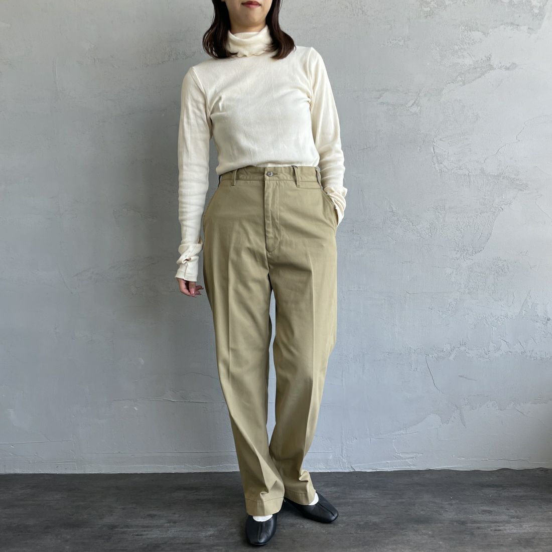 THE SHINZONE [ザ シンゾーン] ウォッシュド ハイウエストチノパン [23MMSPA07] 41 BEIGE&&モデル身長：163cm 着用サイズ：36&&