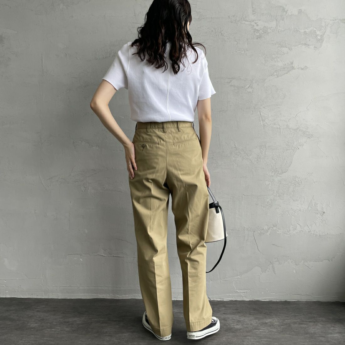 THE SHINZONE [ザ シンゾーン] ウォッシュド ハイウエストチノパン [23MMSPA07] 41 BEIGE &&モデル身長：160cm 着用サイズ：32&&