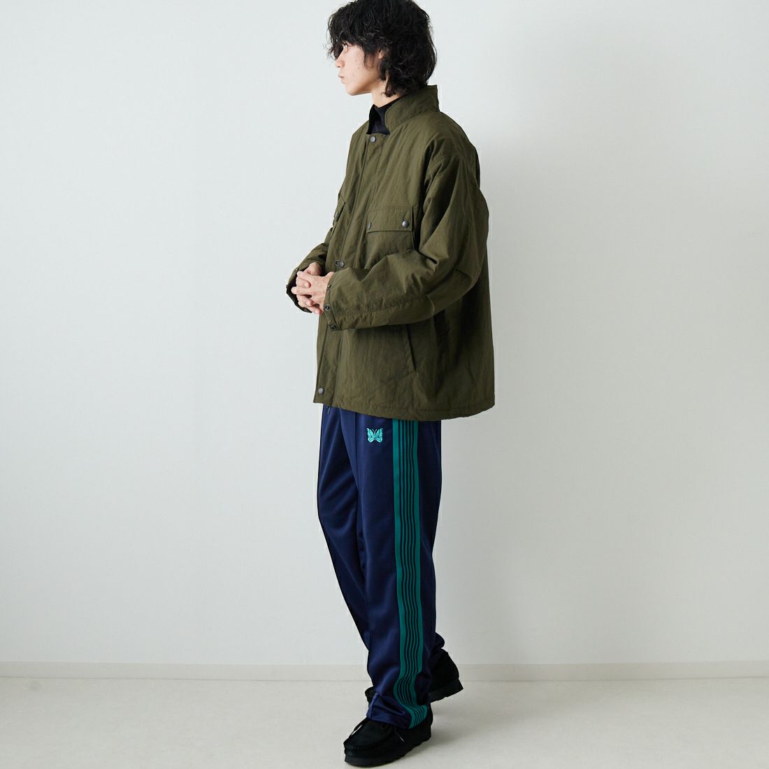 Needles [ニードルズ] 別注 レギュラートラックパンツ [NS1674-JF] NAVY&&モデル身長：182cm 着用サイズ：S&&