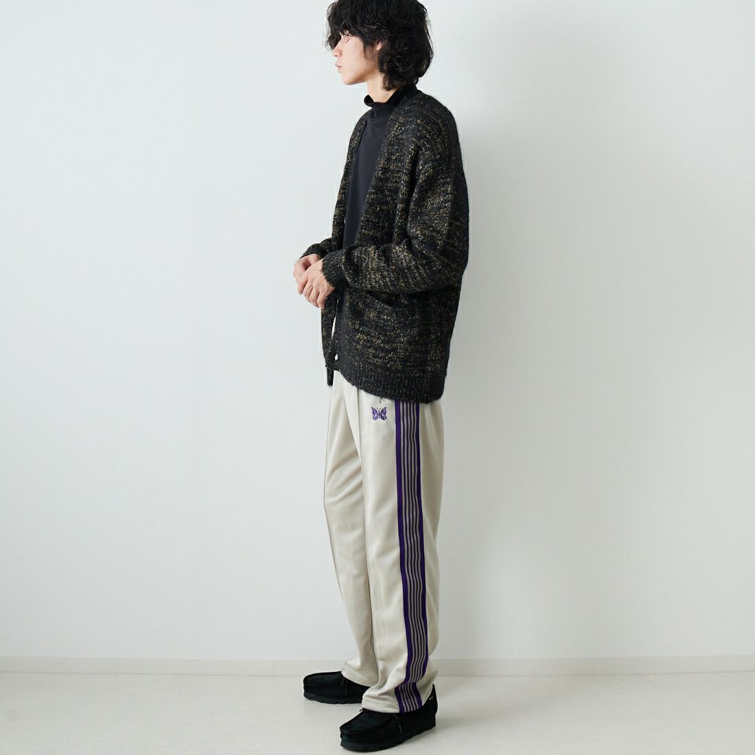 Needles [ニードルズ] 別注 レギュラートラックパンツ [NS1674-JF] BEIGE&&モデル身長：182cm 着用サイズ：S&&