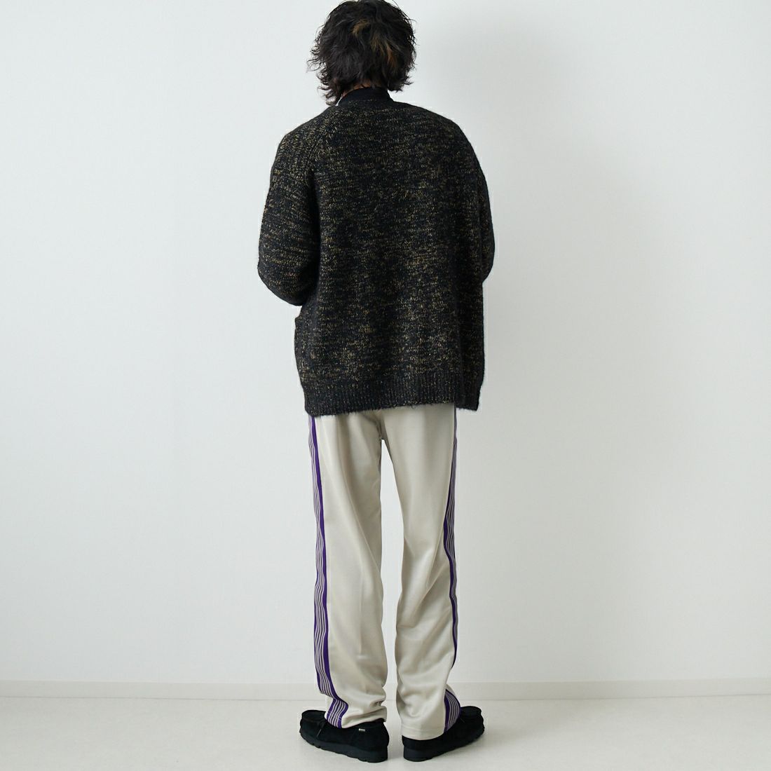 Needles [ニードルズ] 別注 レギュラートラックパンツ [NS1674-JF] BEIGE&&モデル身長：182cm 着用サイズ：S&&