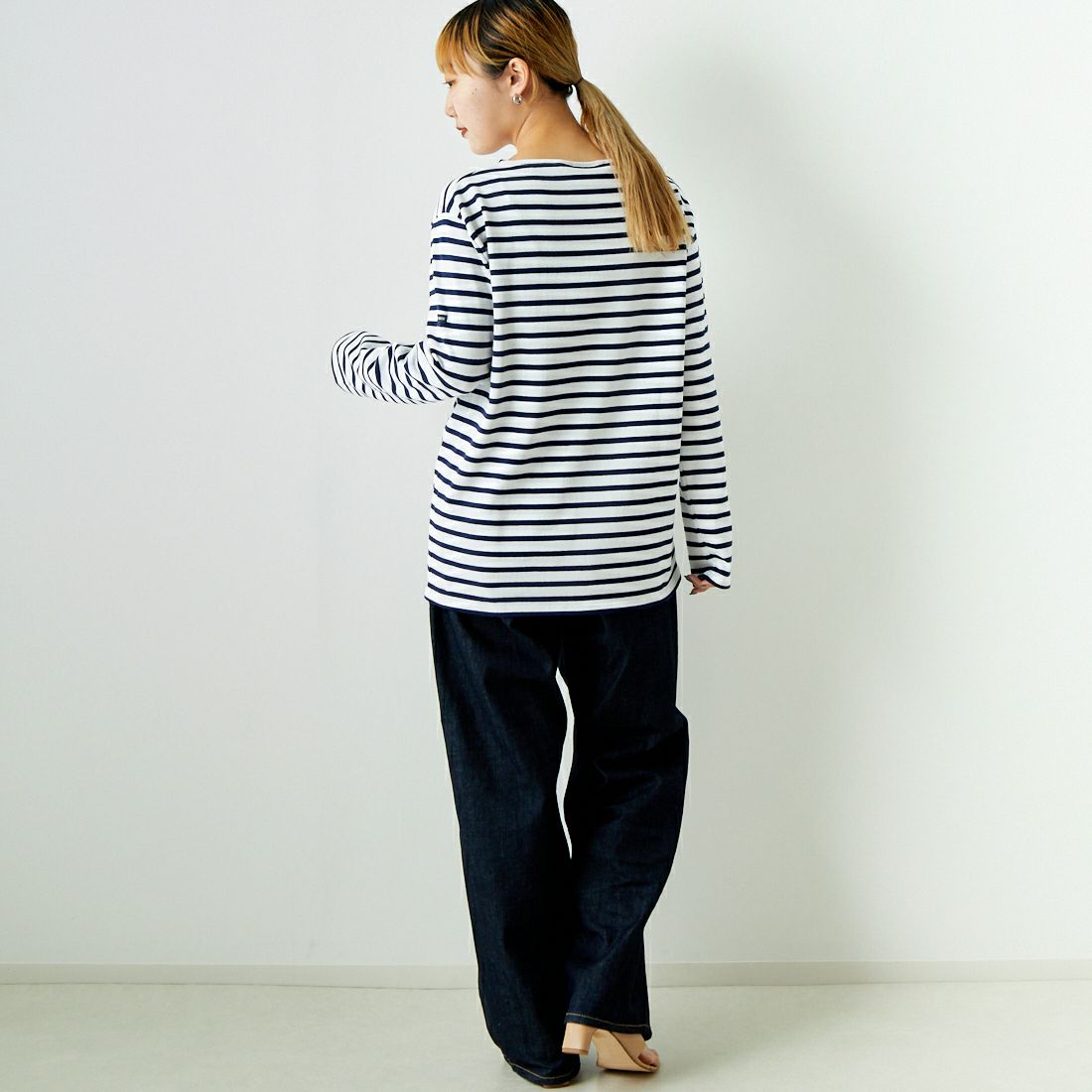 ST.JAMES [セントジェームス] バスクボーダーロングスリーブTシャツ [OUESSANT] NEI/MAR&&モデル身長：156cm 着用サイズ：3&&