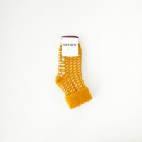 D.YELLOW