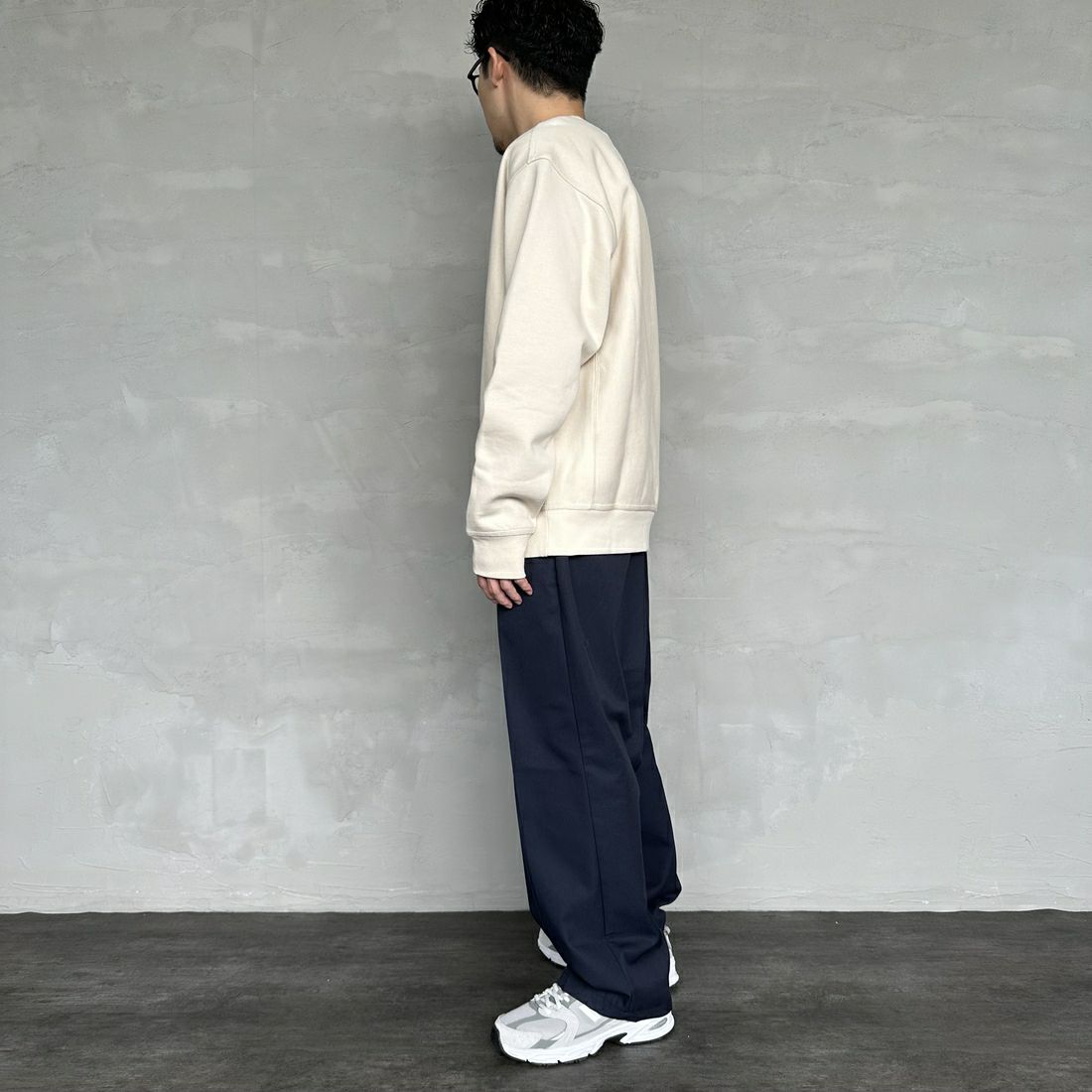 carhartt WIP [カーハートダブリューアイピー] アメリカンスクリプトスウェット [I025475] MOONBEAM &&モデル身長：168cm 着用サイズ：M&&