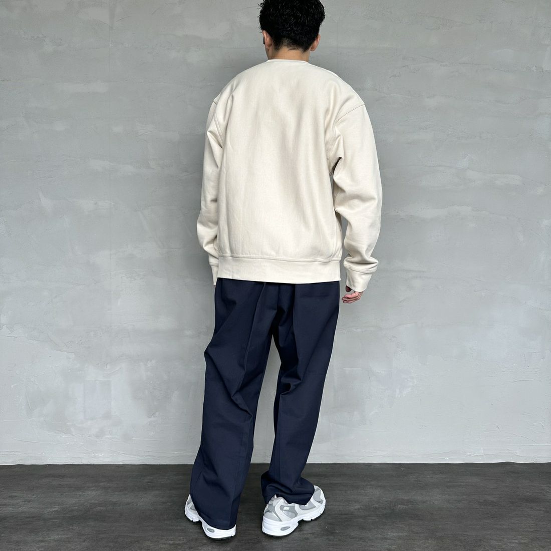 carhartt WIP [カーハートダブリューアイピー] アメリカンスクリプトスウェット [I025475] MOONBEAM &&モデル身長：168cm 着用サイズ：M&&