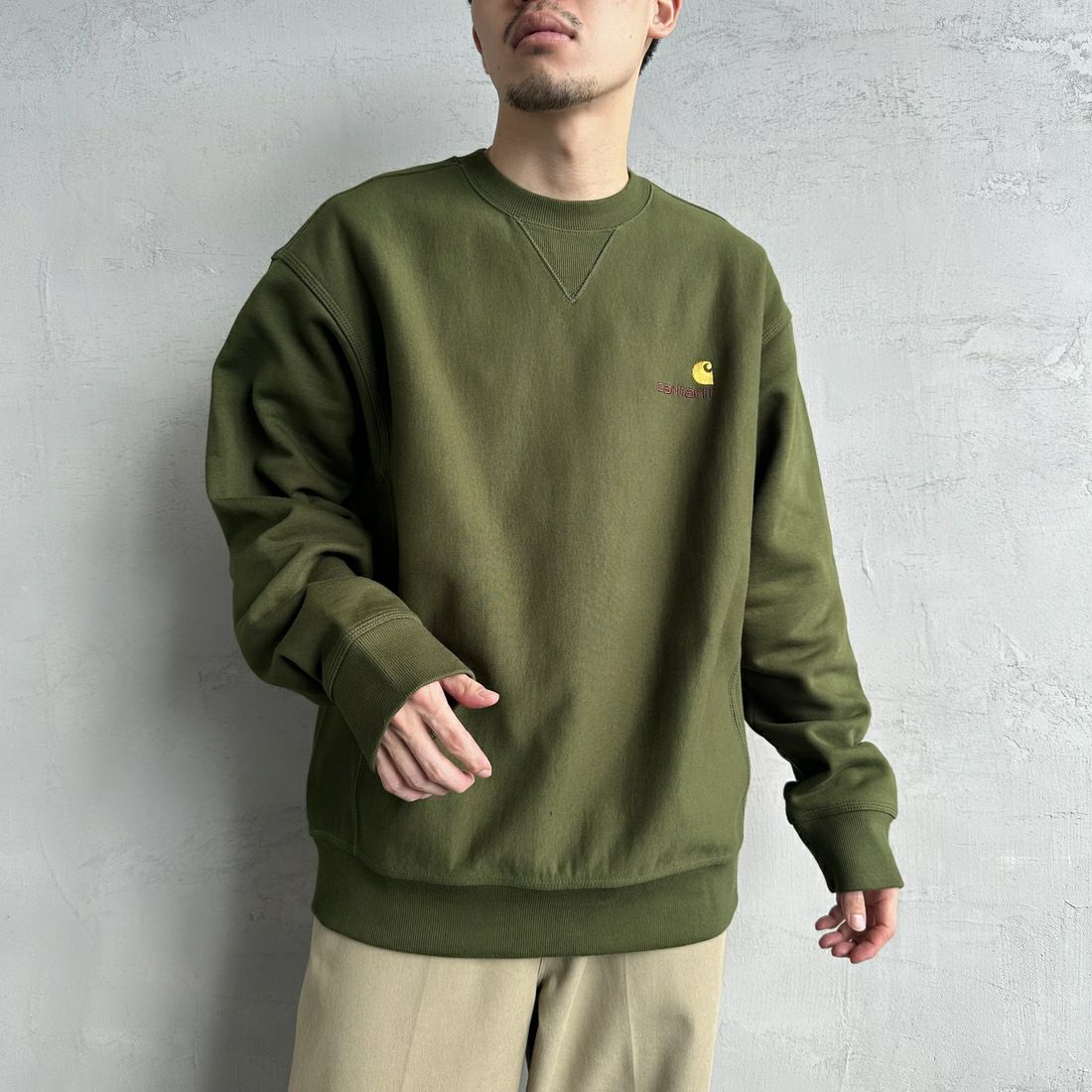 carhartt WIP [カーハートダブリューアイピー] アメリカンスクリプトスウェット [I025475] TARRAGON &&モデル身長：168cm 着用サイズ：M&&