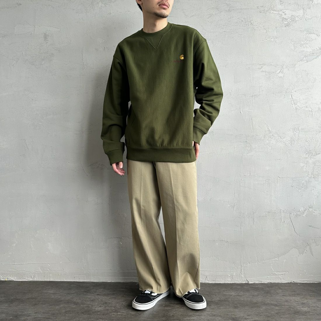 carhartt WIP [カーハートダブリューアイピー] アメリカンスクリプトスウェット [I025475] TARRAGON &&モデル身長：168cm 着用サイズ：M&&