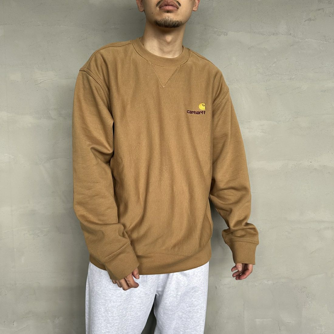 carhartt WIP [カーハートダブリューアイピー] アメリカンスクリプトスウェット [I025475] PEANUT &&モデル身長：168cm 着用サイズ：M&&
