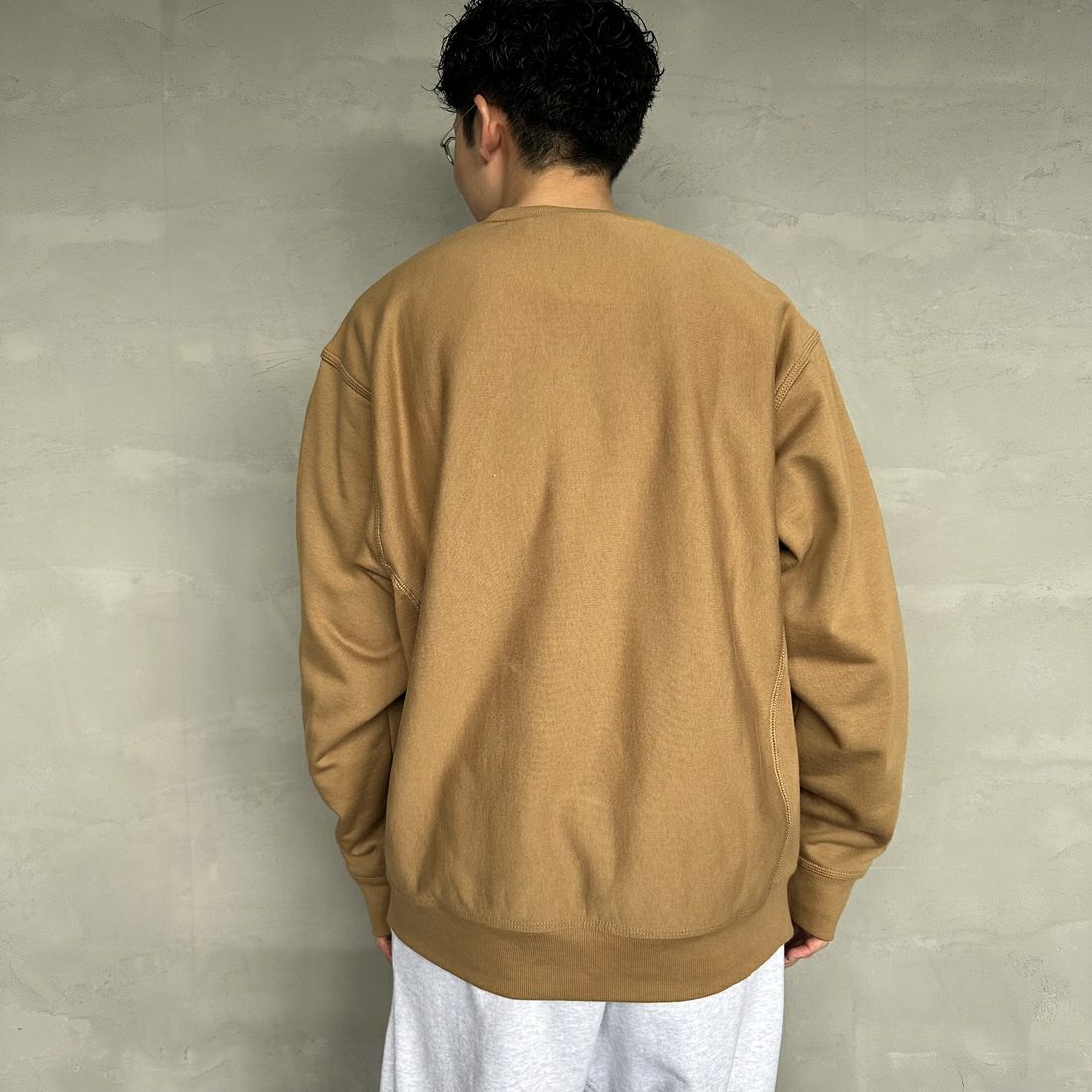 carhartt WIP [カーハートダブリューアイピー] アメリカンスクリプトスウェット [I025475] PEANUT &&モデル身長：168cm 着用サイズ：M&&