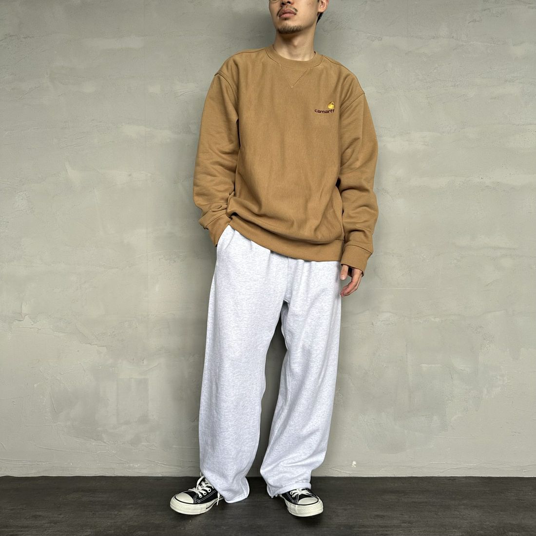 carhartt WIP [カーハートダブリューアイピー] アメリカンスクリプトスウェット [I025475] PEANUT &&モデル身長：168cm 着用サイズ：M&&