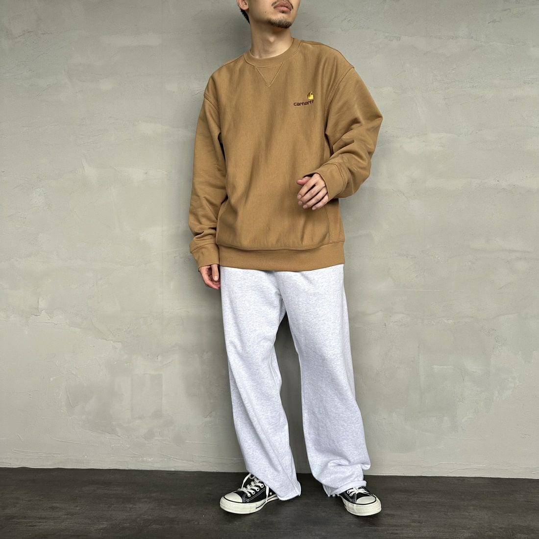 carhartt WIP [カーハートダブリューアイピー] アメリカンスクリプトスウェット [I025475] PEANUT &&モデル身長：168cm 着用サイズ：M&&