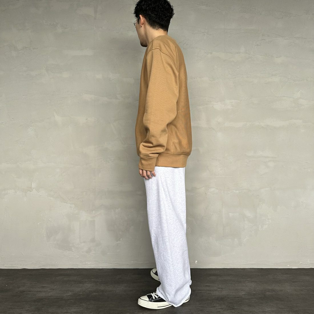 carhartt WIP [カーハートダブリューアイピー] アメリカンスクリプトスウェット [I025475] PEANUT &&モデル身長：168cm 着用サイズ：M&&