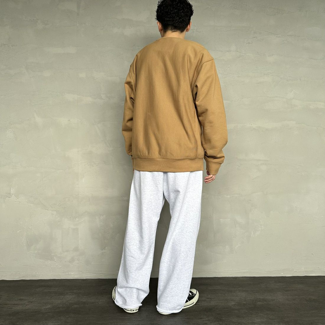 carhartt WIP [カーハートダブリューアイピー] アメリカンスクリプトスウェット [I025475] PEANUT &&モデル身長：168cm 着用サイズ：M&&